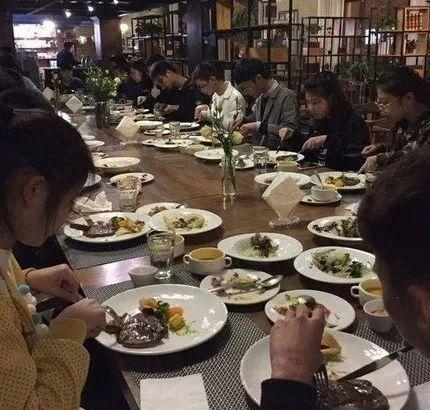 郑州某网红西餐厅吃瓜,揭秘后厨秘密与顾客反响