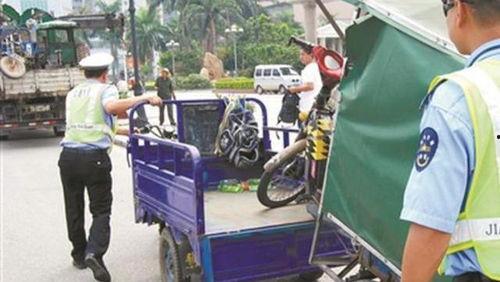 网红爆料三轮车事件视频,三轮车事件视频引发热议