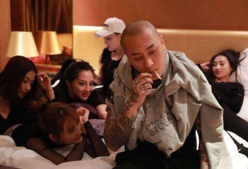 方丈爆料情感经历视频,一段段心路历程的真情流露